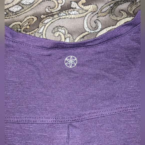 Gaiam Floral Tank Top 💜 - Picture 5 of 6